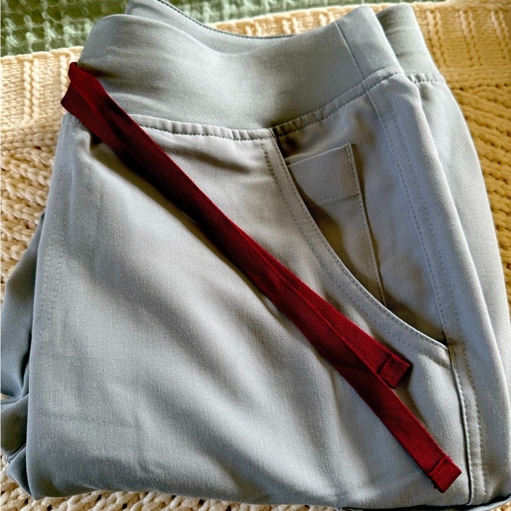 FIGS Yola Petite Skinny Scrub Pant